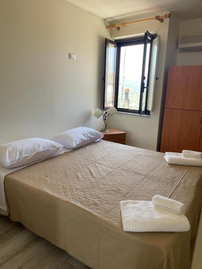 Casa Vacanza Antico Baglio Castelbuono  Buitenkant foto